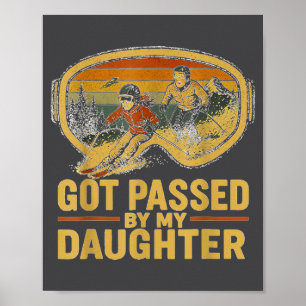 Von meiner Tochter getreten Lustige Skibrille Berg Poster