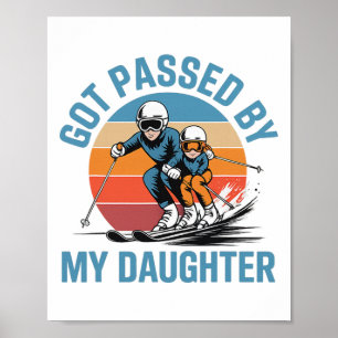 Von meiner Tochter getreten Lustiger Skifahrer-Vat Poster
