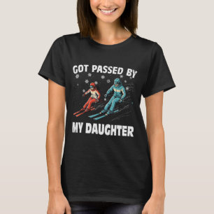 Von meiner Tochter überholt Lustiges Skifahren Lus T-Shirt