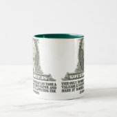 Von Mises auf Papiergeld Zweifarbige Tasse (Mittel)
