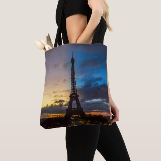 Von Trocadero aus können Sie den Eiffelturm von Ta Tasche (Von Nahem)