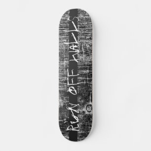 von Wänden abstoßen  Skateboard fahren
