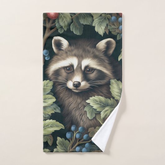 Von William Morris inspirierte Raccoon und Beeren Handtuch (Handtuch)