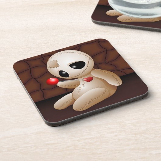 Voodoo Doll Cartoon in der Liebe Getränkeuntersetzer (Linke Seite)