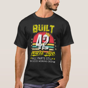 Vor 42 Jahren erbaut, alle Teile noch in gutem Zus T-Shirt