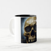 Vor Coffe Spooky Skull zweifarbige Tasse (Vorderseite Links)