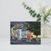 Vor einem Gebäude geparkte Autos, Adare Postkarte (Stehend Vorderseite)