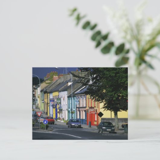 Vor einem Gebäude geparkte Autos, Adare Postkarte (Stehend Vorderseite)