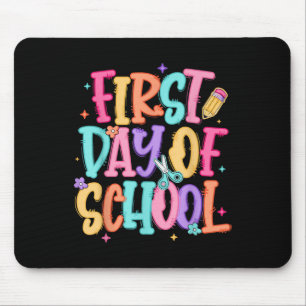 Vorbereitete erste Schultag Lehrer Mädchen Kinder Mousepad