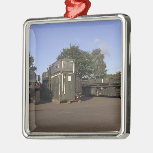 Vorbereitung der Ladung Ornament Aus Metall (Links)