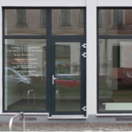 Vordere Liste der Hautpflege-Kosmetikdienste anpas Fensteraufkleber