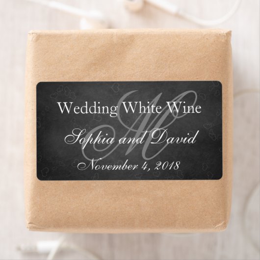 Vorgeschlagene Tafel mit dem Hochzeitsweinlabel (Insitu)