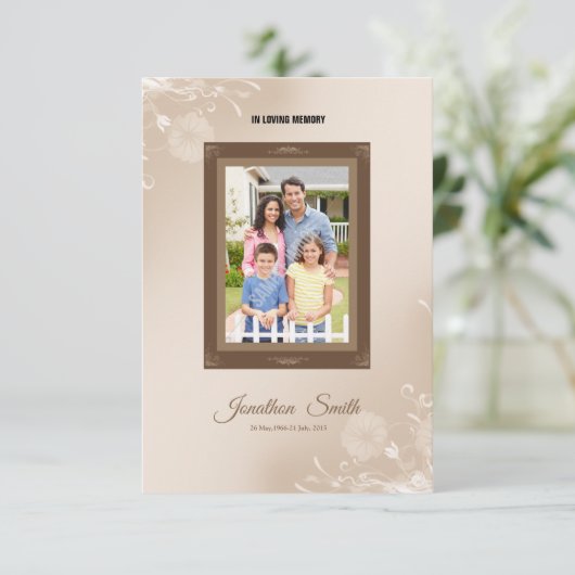 Vorlage des Programms zur Gedenkfeier (Stehend Vorderseite)