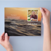 Vorlage des Programms zur Gedenkfeier Flyer (Hand)