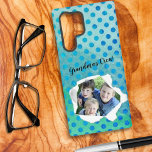 Vorlage für das Polka-Dot-Foto eines benutzerdefin Samsung Galaxy Hülle<br><div class="desc">Dieses Template-Design enthält ein Foto von Jungen, die durch ein Lochpapier gucken, das SIE durch Ihr Lieblings-Foto von Familienmitgliedern oder Haustieren ersetzen. Vielleicht müssen Sie mehrere Fotos ausprobieren, bevor Sie sich in die seltsame Form passen. Am besten funktioniert ein quadratisches Foto oder ein horizontales Foto mit Themen in der Mitte....</div>