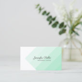 Vorlage Modernes, schmales, grünes Weiß Visitenkarte (Stehend Vorderseite)