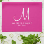 Vorlagenvorlage für Monogramm, rosa Nachname Elega Geschirrtuch<br><div class="desc">Benutzerdefiniertes Hochladen Fügen Sie Ihren Foto-Design oder Logo Text Elegant Moderne Niedliche Monogramm Anfangsname / Familienname Vorlage Trendy Pink Küchentuch.</div>