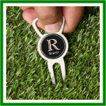 Vorname Ball Marker für benutzerdefinierte Monogra Pitchgabel<br><div class="desc">Was für ein phantastisches All-in-One - es fixiert Divots, markiert Ihren Ball und öffnet die Flasche, die Sie mitgebracht haben, um sich zu erfrischen. Personalisiert zusätzlich mit dem Vornamen. Perfekt als väterliche Tagesgeschenke für Papa, Geschenke für Großvater, Ehemann, Trauzeuge, Trauzeugen und mehr. Oder, vielleicht genießen Sie es einfach selbst! Und...</div>