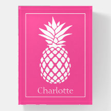 Vornehme weiße Ananas auf Rosa