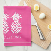 Vornehme weiße Ananas auf Rosa Geschirrtuch (Viertel Falte)