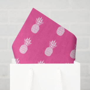 Vornehme weiße Ananas auf Rosa Seidenpapier