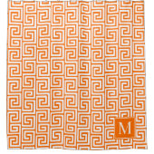 Vornehmes griechisches Schlüsselmonogramm – Orange Duschvorhang (Vorderseite)