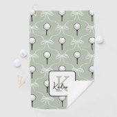 Vornehmes Hellgrün-Weiß-Schleifenmuster-Monogramm  Golfhandtuch (Insitu)
