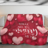 Vorschlag für eine benutzerdefinierte Ehe mit rote Fleecedecke