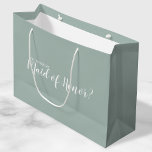 Vorschlag für eine Trauzeugin Neuer Vorschlag Große Geschenktüte<br><div class="desc">"Wirst du meine Trauzeugin sein?" Moderne Geschenktasche mit dem Titel "Will You Be My Trauzeugin?" in weißem,  modernem Schriftart-Stil auf schlanke grüne Hintergrund.</div>