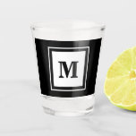 Vorschlag für einen Monogramm-Trauzeuge oder einen Schnapsglas<br><div class="desc">Geben Sie Ihren Trauzeugen oder Trauzeugen ein mit Monogramm Glas,  um sich an Ihren besonderen Tag zu erinnern</div>