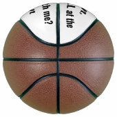 Vorschlag von Prom oder HOCO Niedlich Lächeln Vors Basketball (Rechts)