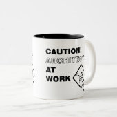 Vorsicht-Architekt bei der Arbeit Zweifarbige Tasse (VorderseiteRechts)
