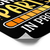 Vorsicht Bachelor Party in progress Groom Bride Te Poster (Ecke)