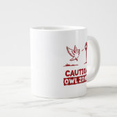 Vorsicht bei der Eule-Zone - Tasse von Spaß (Vorderseite Rechts)