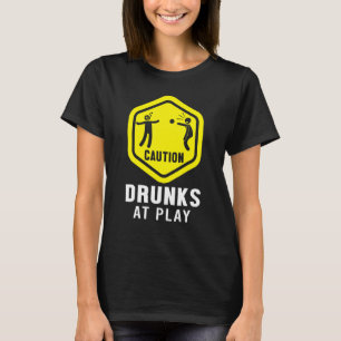 Vorsicht Betrunkene beim Spielen Beer Pong Beirut  T-Shirt