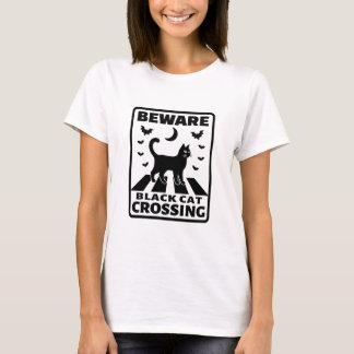 Vorsicht, Black Cat Crossing Funny Halloween T-Shirt