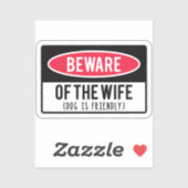 Vorsicht, der Ehefrau Hund ist freundlich Funny Sa Aufkleber (Blatt)