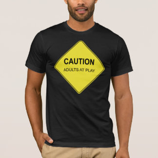 Vorsicht: Erwachsene am Spiel T-Shirt