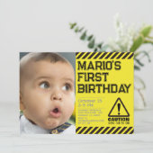 Vorsicht! Funny First Birthday Party Einladung (Stehend Vorderseite)