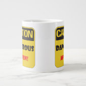 Vorsicht - gefährlich und Spaß! Jumbo-Tasse (Vorderseite)