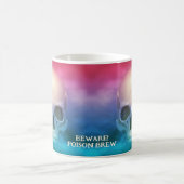 Vorsicht! Giftbrauen. Skull-Kunstwerke Kaffeetasse (Mittel)