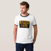 Vorsicht - I BITE rostiges Metall-Gefahrenzeichen T-Shirt (Vorne ganz)
