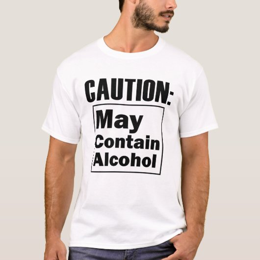 Vorsicht kann alkoholische Getränke enthalten T-Shirt (Vorderseite)