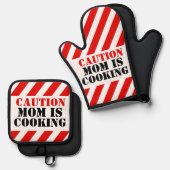 Vorsicht Mama ist das Kochen von grafischen Köchen Ofenhandschuh & Topflappen-Set (Vorderseite/Rückseite)
