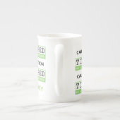 Vorsicht: Müde als Mutter-Mutteren-Geschenk Porzellantasse (Rückseite)