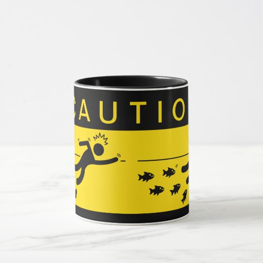 Vorsicht: Piranhas im Wasser Tasse (Zentrum)