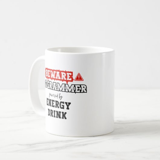 Vorsicht: Programmierer mit Energiegetränken | Cod Kaffeetasse (Vorderseite Links)