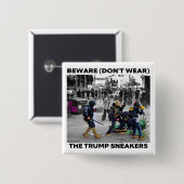 "VORSICHT (TRAG NICHT) DIE TRUMP-SNEAKER" KNOPF BUTTON (Vorne & Hinten)