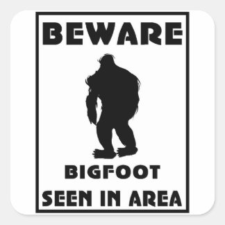 Vorsicht vor BigFoot Poster Quadratischer Aufkleber