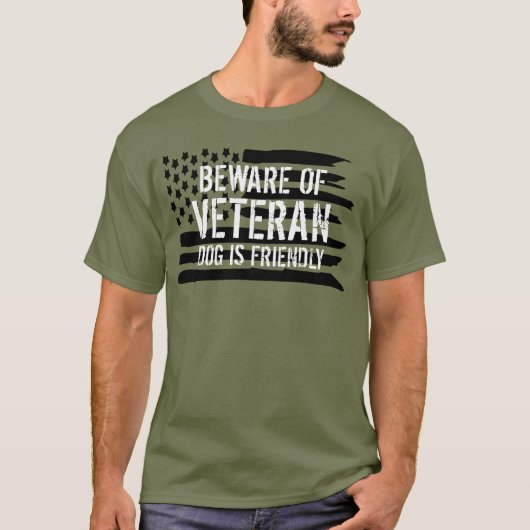 Vorsicht vor dem Hund des Veteranen T-Shirt (Vorderseite)